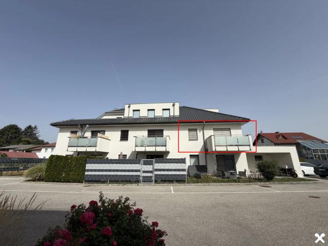 3 Zimmer Mietwohnung im 1. Obergeschoss mit Balkon