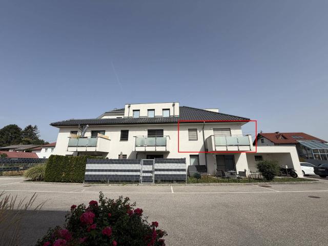 3 Zimmer Mietwohnung im 1. Obergeschoss mit Balkon