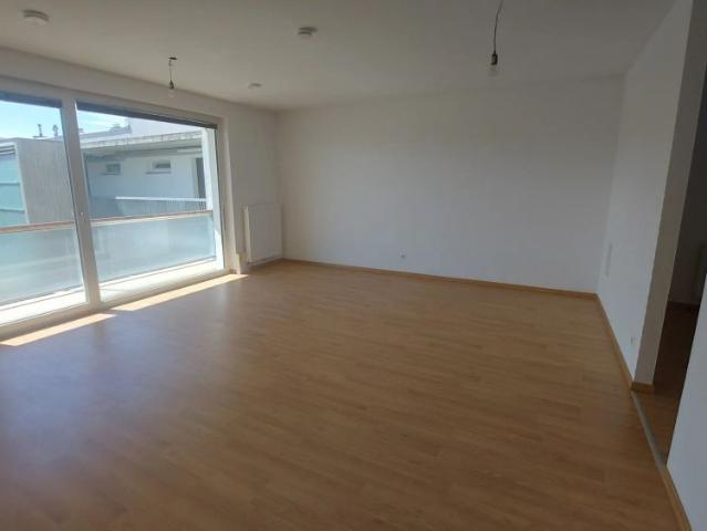 3 ZIMMER MIETWOHNUNG IN DER HAFENSTRASSE MIT GARAGE UND LOGGIA!