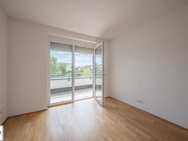 3 Zimmer Mietwohnung mit großer Freifläche