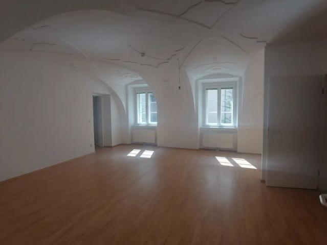 3 ZIMMER MIETWOHNUNG MIT HISTORISCHEM FLAIR