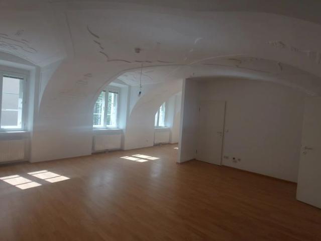3 ZIMMER MIETWOHNUNG MIT HISTORISCHEM FLAIR