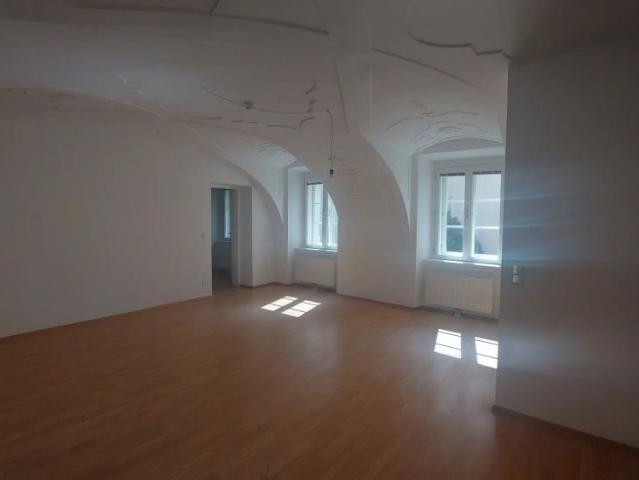 3 ZIMMER MIETWOHNUNG MIT HISTORISCHEM FLAIR