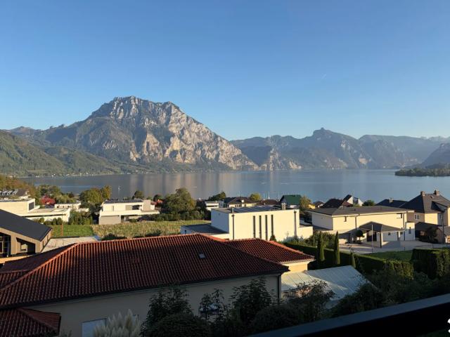 3 Zimmer Mietwohnung mit traumhaftem See und Gebirgsblick in ruhiger Lage!