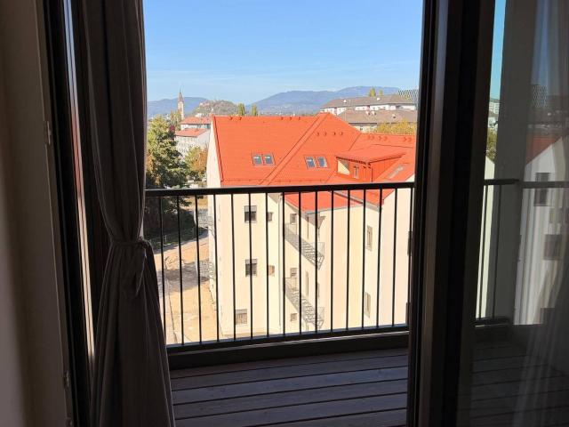 3 Zimmer Neubauwohnung im 6. OG mit Blick zum Schlossberg – Loggia, Kellerabteil & Tiefgaragenplatz – provisionsfrei vom Eigentümer