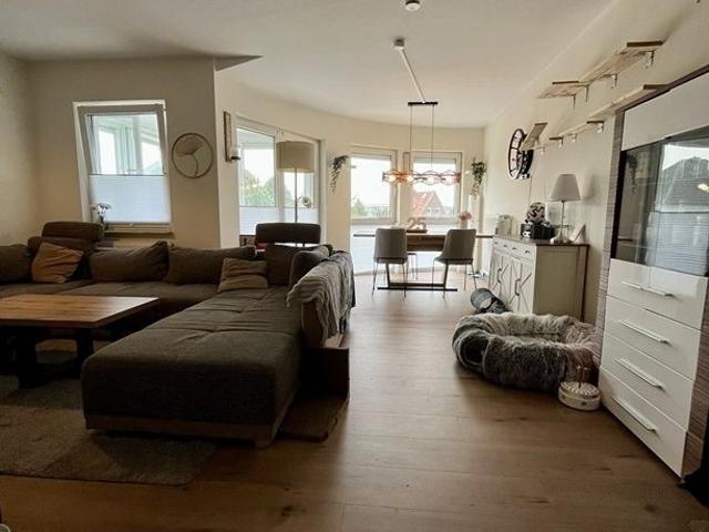 3 Zimmer OG Wohnung mit überdachtem Balkon und PKW Stellplatz