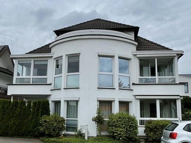 3 Zimmer OG Wohnung mit überdachtem Balkon und PKW Stellplatz