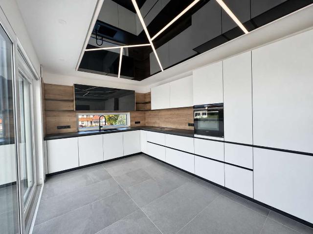 3 Zimmer Penthouse mit Dachterrasse, Einbauküche und Aufzug in Etting
