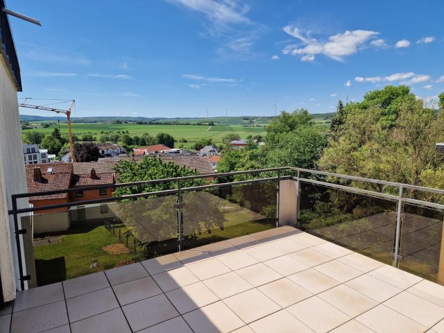 3 Zimmer Penthouse Wohnung barrierefrei mit Balkon, Terrasse und Loggia in Bad Camberg