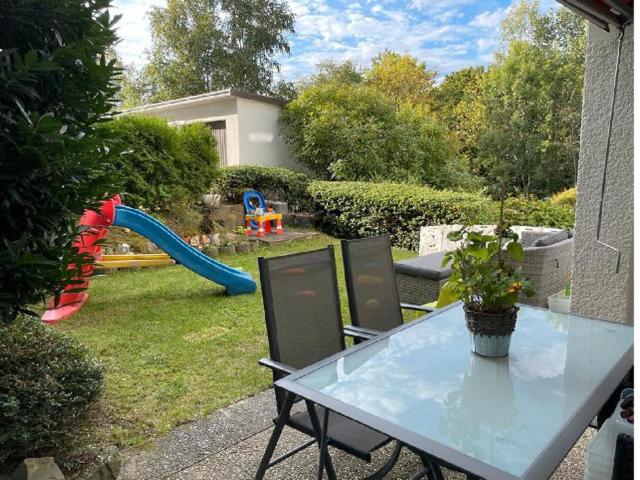 3 Zimmer Souterrain Wohnung 84qm mit 2 Badezimmern und Garten