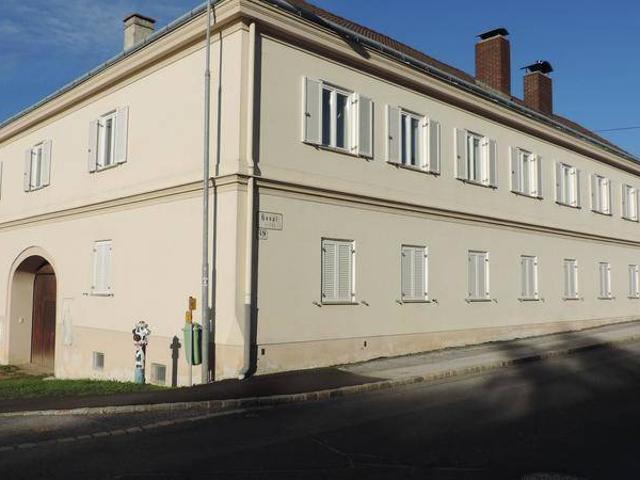 3 Zimmerwohnung, Gartenmitnutzung, Autoabstellplatz