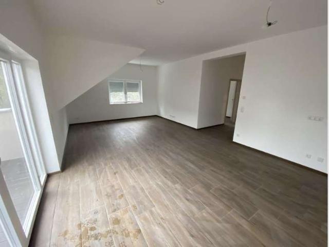 3 Zimmerwohnung DG mit Balkon und Garage
