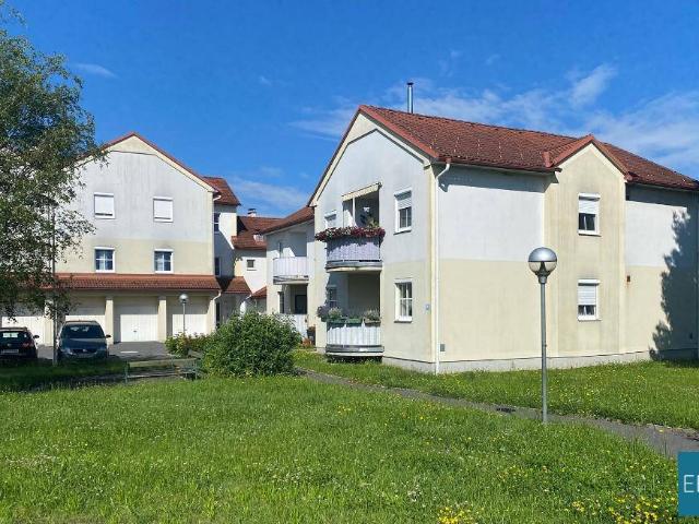 3 Zimmerwohnung im 1.OG mit Terrasse und Loggia