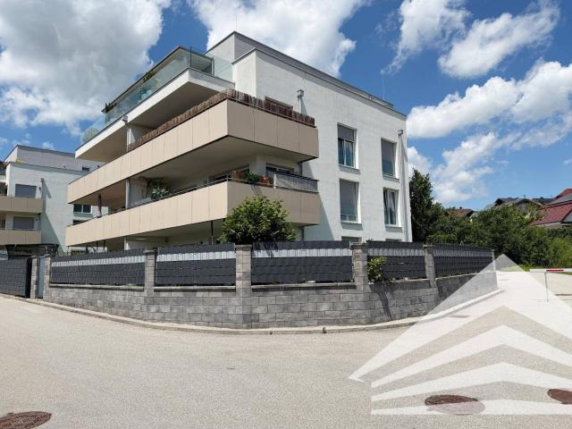 3 Zimmerwohnung mit großem Balkon Bad mit Dusche + Wanne! TG + Carport inklusive!