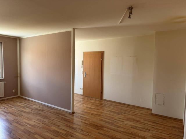 3 Zimmerwohnung Parkplatz Kellerabteil UNBEFRISTET