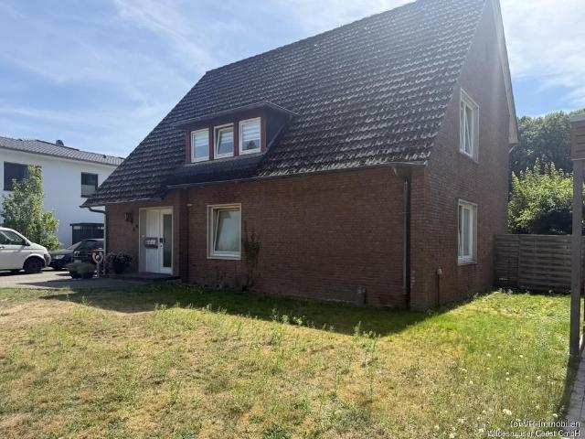 3 ZKB Dachgeschosswohnung im Altbau mit Balkon und Kellerraum