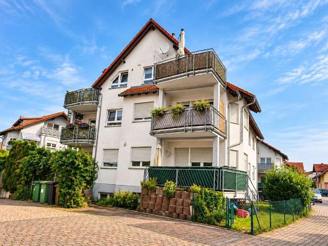 3 ZKB Erdgeschosswohnung mit Terrasse und Stellplatz