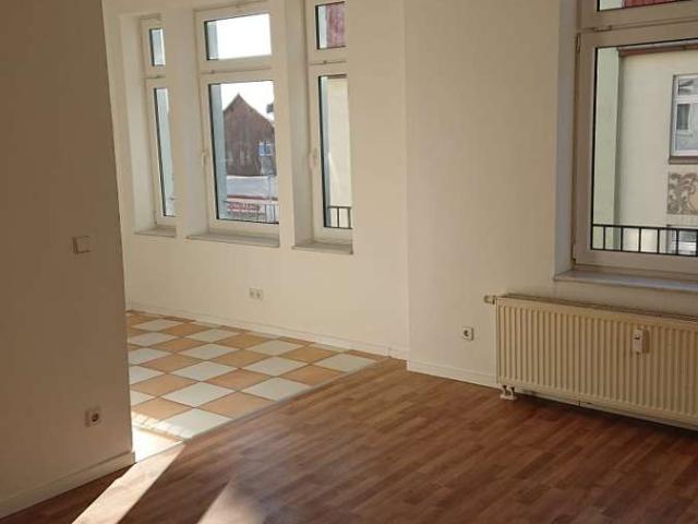 3 ZKB in zentraler Lage mit Balkon und Stellplatz ab sofort frei !
