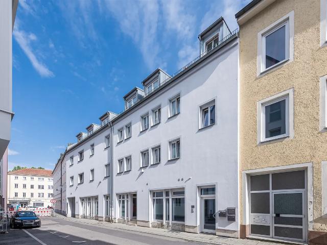 3 ZKB inmitten der Altstadt mit Südbalkon TG Stellplatz & neue Einbauküche bereits inklusive!