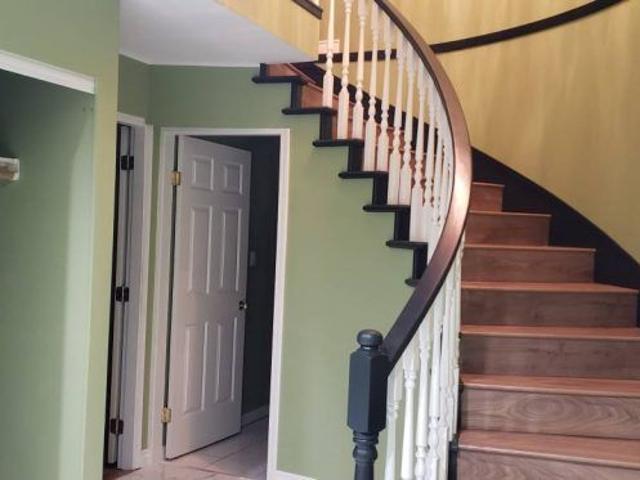 $3,000 / 3br – 1331ft2 – Conveniently located 3 bedroom UPPER level home QY13 Burnaby