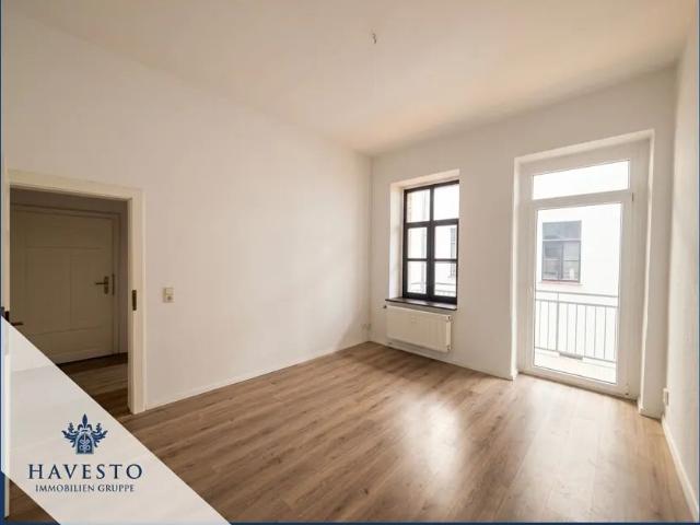 3.000 Euro Umzugsbonus: Renovierte 4 Zimmer Wohnung mit Einbauküche und Balkon, ideal für WGs