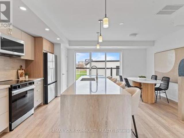 3 15 Acorn Avenue, Toronto, ON, M9B 3P7 house for lease | Listing ID W13722 | Royal LePage
