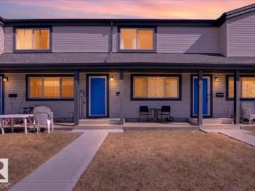 La Perle, Edmonton, Alberta - Patio, Garden