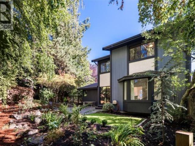 3 1096 Stoba Lane, Saanich, BC, V8X 2W5 house for sale | Listing ID 1049 | Royal LePage