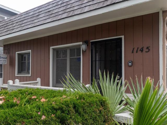 3. 1145 Appleton Studio Apartment for Rent at 1145 E Appleton St, Long Beach, CA 90802 Bixby Park