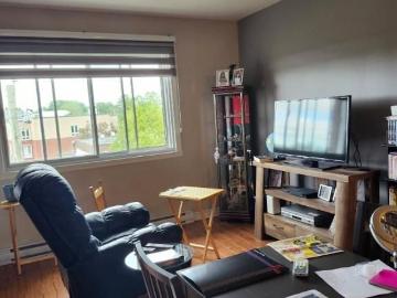 3 1/2 À LAVAL TRÈS TRANQUILLE AVEC ASCENSEUR!