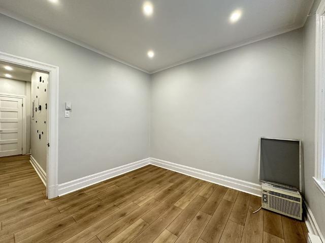 3 1/2 Apartment Near Metro Snowdon