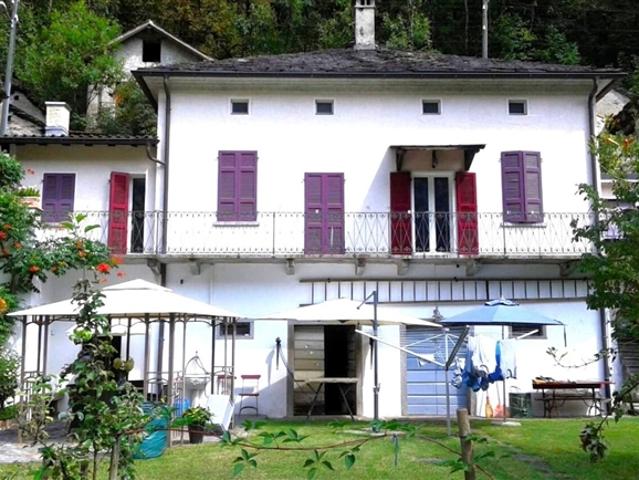 3 1/2 Zimmer Tessinerhaus an sehr ruhiger, sonniger Aussichtslage / 3 1/2 Zimmer Tessinerhaus in sehr ruhiger, sonniger Aussichtslage mit schöner Sicht
