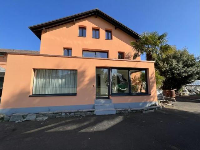 3 1/2 Zimmer Wohnung mit Wintergarten neu renoviert Nähe Golfplatz / 3 1/2 Zimmer Wohnung renoviert in der Nähe Golf Lugano