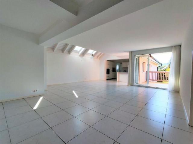 3 1/2 Zimmer Wohnung im 1. OG