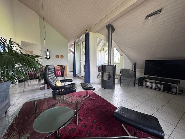 3 1/2 Zimmer Dachwohnung mit Hobbyraum, Keller, Garage und Garten
