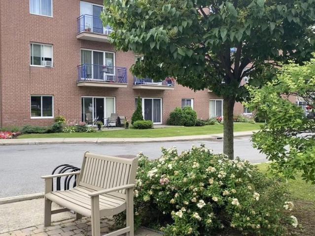 3 1/2 10 Avenue Vermont, Pointe Claire