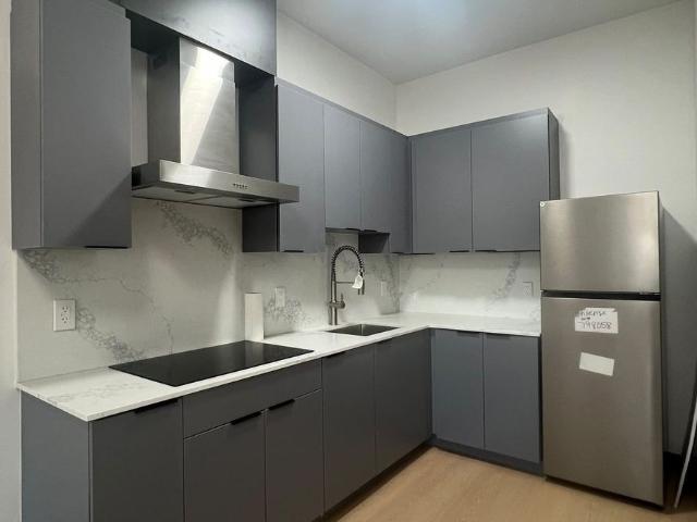 3 264 268 Ottawa Street N, Hamilton