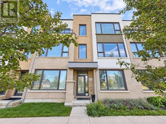 3 211 SQUIRE CRESCENT
