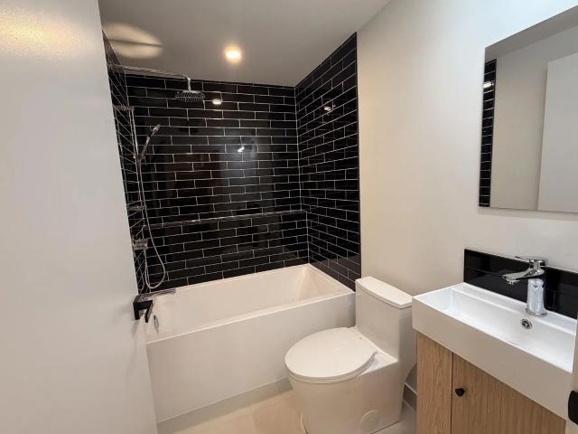 3 2339 Parker Street, Vancouver