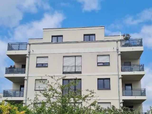 3 + 2 halbe Zimmer, EBK, 2 Bäder, Parkett und ein schöner Balkon