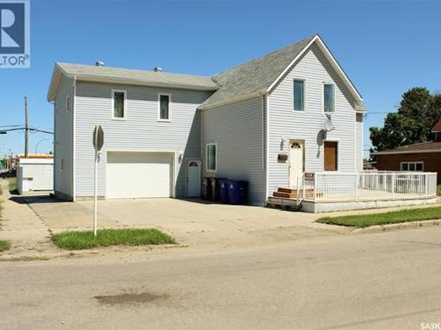 3 2Nd Avenue Se, Weyburn, SK, S4H 1W7 house for sale | Listing ID SK026450 | Royal LePage