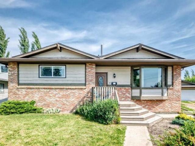 3 43 Avenue Close, Lacombe, AB, T4L 1V8 house for sale | Listing ID A2333 | Royal LePage