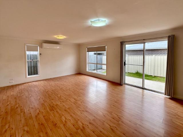 3 / 4 Clive Street, Oakey