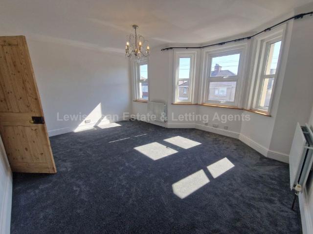 3 / 4 Double Bedroom Detached Family Home