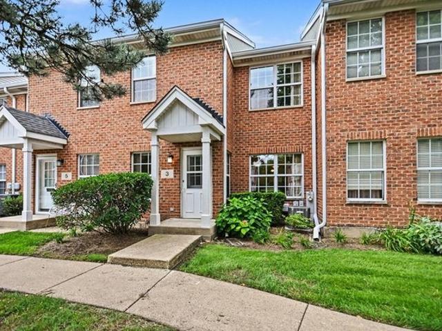 3 4 Seasons Ct, Elmhurst, IL 60126