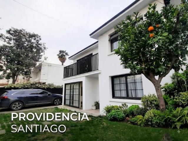 $ 3.500.000 Casa en Arriendo en Providencia 6 dormitorios 3 baños / Gestión y Propiedad