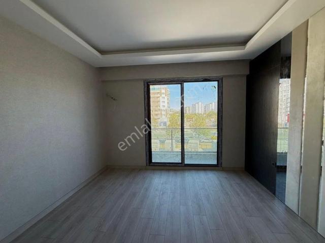 3.5+1 Teraslı, Çamaşır Odalı Lüks Daire