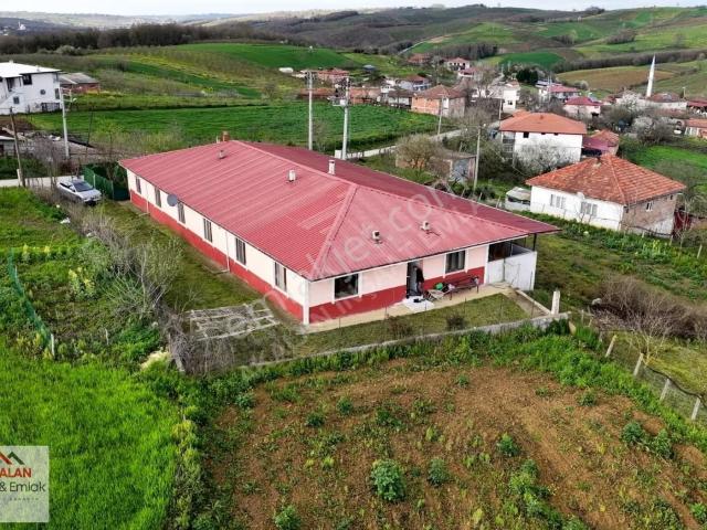 3.520 M2 Arsa İçinde, 3 Ayrı Bitişik Konumda Müstakil Ev