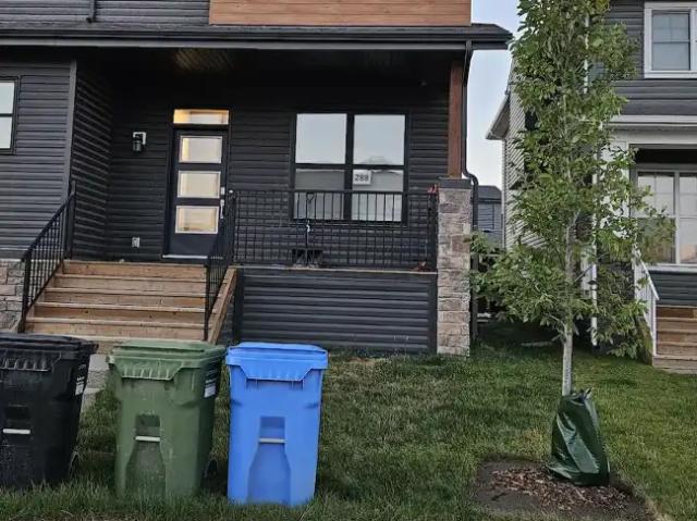 3.5 bed +2.5 bath with home automations and large windows