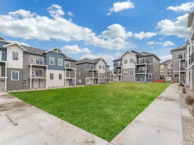 3.5 Bedroom Townhouse Cochrane AB 104401280